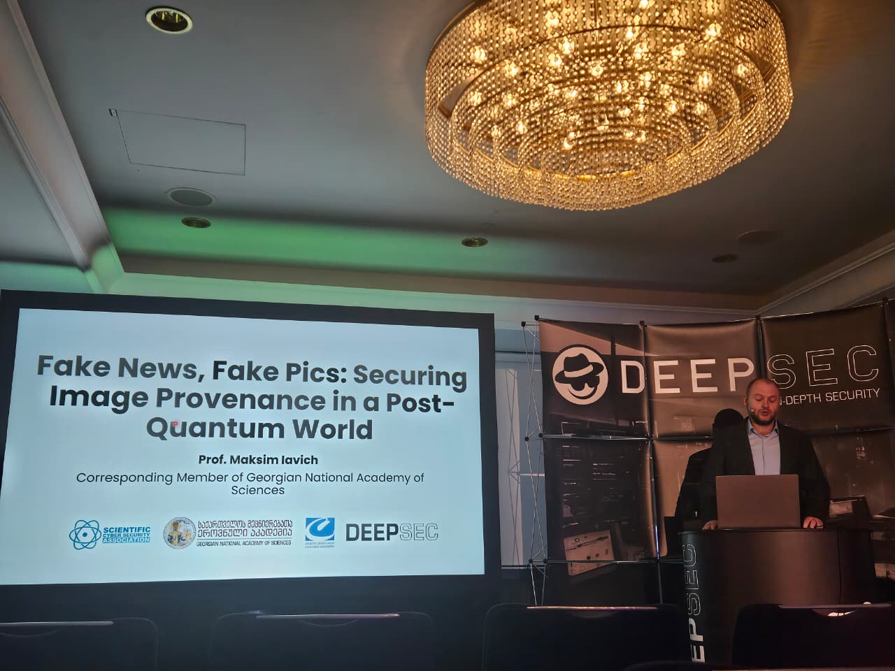 კავკასიის უნივერსიტეტის კიბერ უსაფრთხოების ცენტრის წარმომადგენლები კიბერუსაფრთხოების მსოფლიოს  წამყვან კონფერენციაზე - DeepSec-ზე